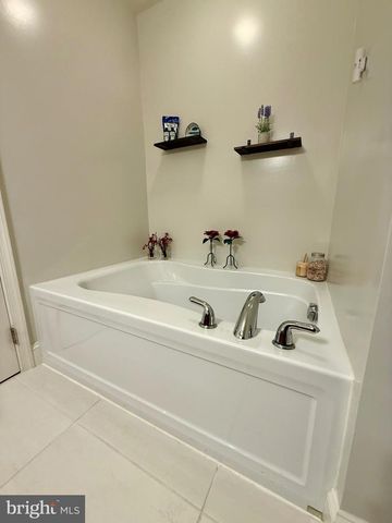 125 MERLIN DR, Hummelstown, PA 17036