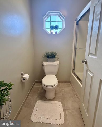 125 MERLIN DR, Hummelstown, PA 17036