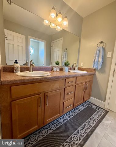 125 MERLIN DR, Hummelstown, PA 17036