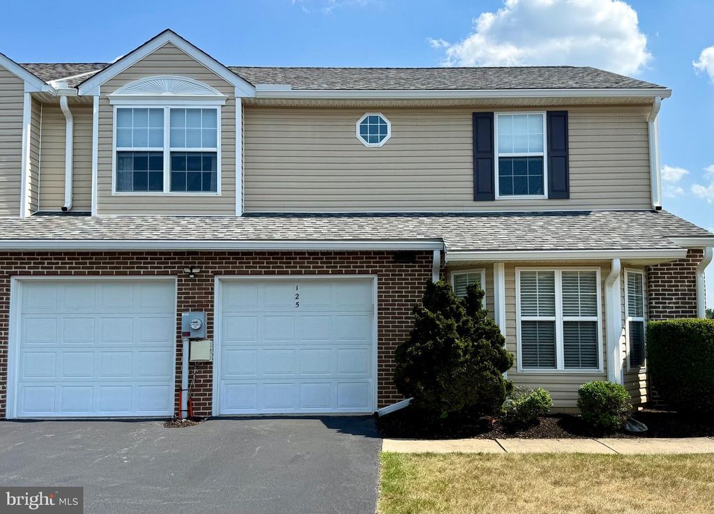 125 MERLIN DR, Hummelstown, PA 17036