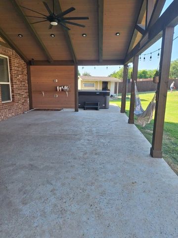 200 Armstrong Lane, Lavon, TX 75166