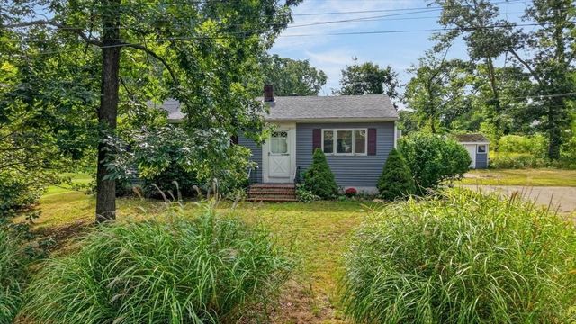 21 Timothy St, Fairhaven, MA 02719