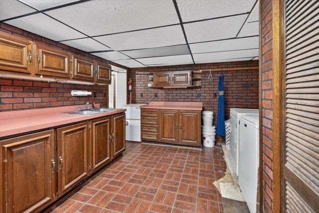 21 Timothy St, Fairhaven, MA 02719