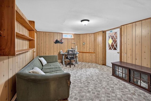 21 Timothy St, Fairhaven, MA 02719