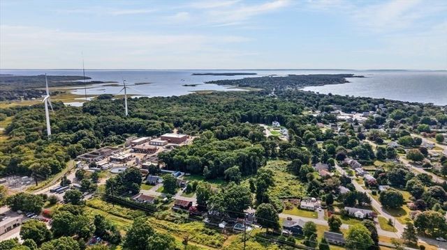21 Timothy St, Fairhaven, MA 02719