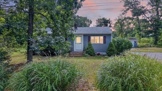 21 Timothy St, Fairhaven, MA 02719