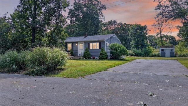 21 Timothy St, Fairhaven, MA 02719