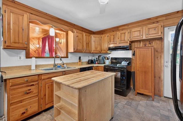 21 Timothy St, Fairhaven, MA 02719