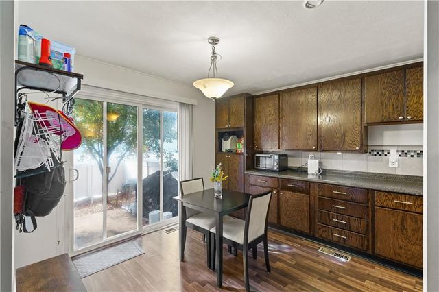 6521 W 49th Street, Mission, KS 66202