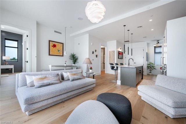 850 Central AVE # 311, Naples, FL 34102