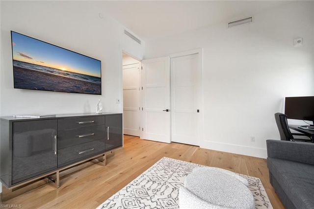 850 Central AVE # 311, Naples, FL 34102