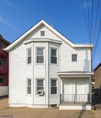 9 Sparrow St, Paterson City, NJ 07524