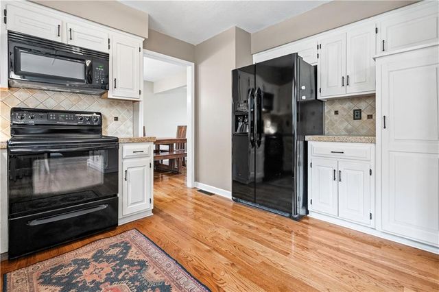 15615 W 81ST Street, Lenexa, KS 66219