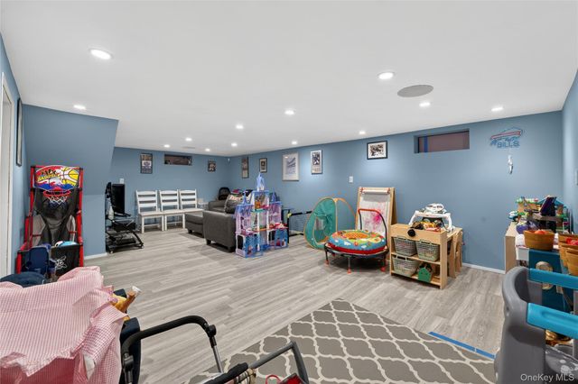 49-54 166th Street, Fresh Meadows, NY 11365