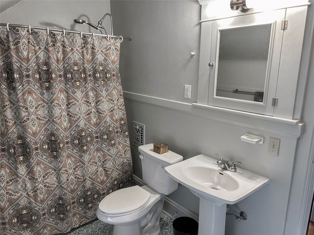 1332 W 10TH Street, Erie, PA 16502