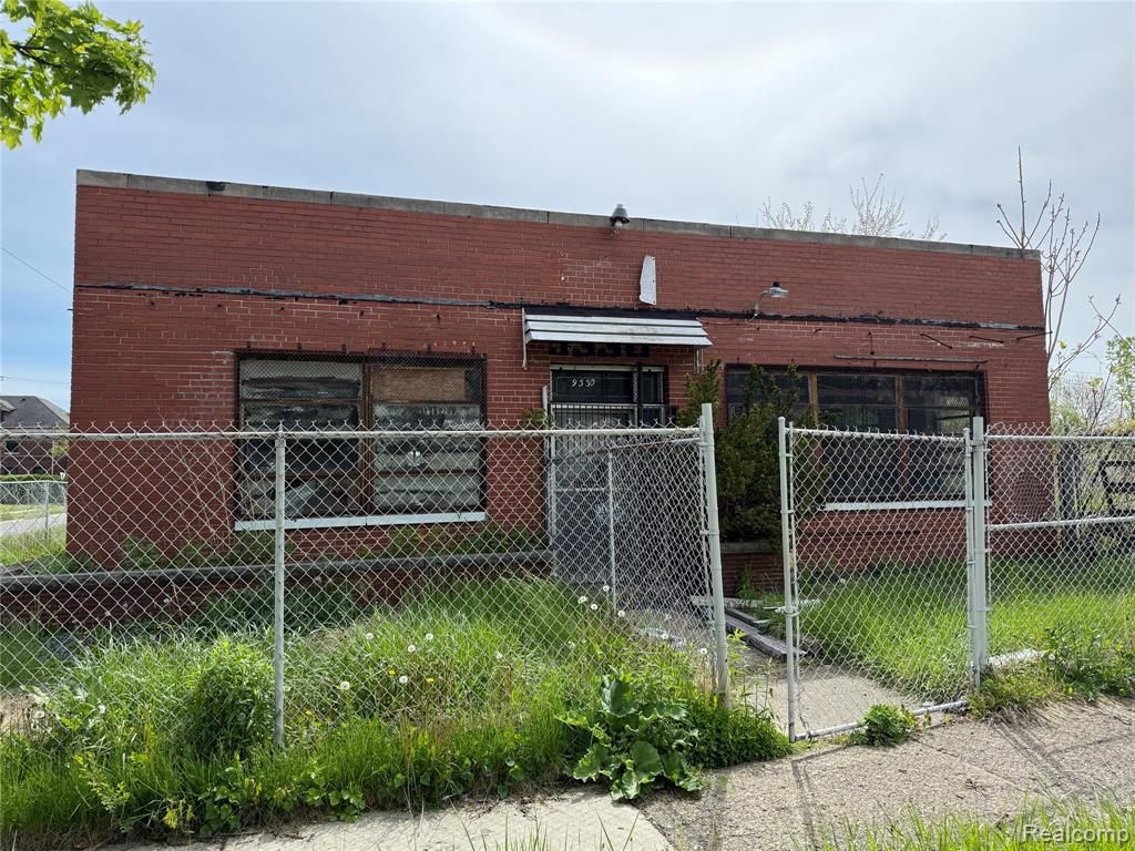 9330 Milner Street, Detroit, MI 48213