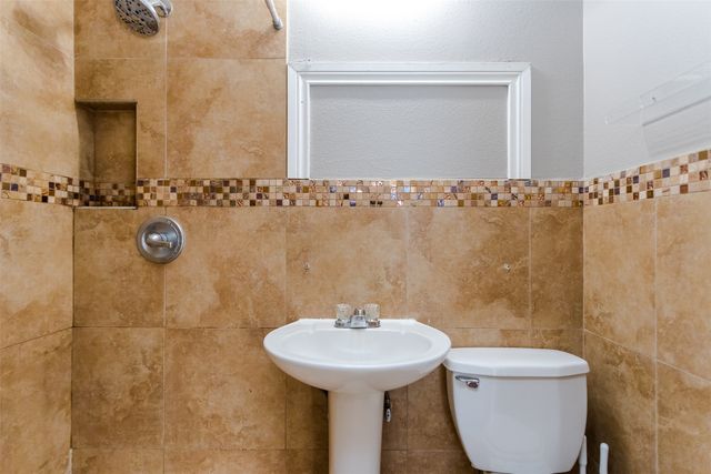 3212 S Llewellyn Avenue, Dallas, TX 75224