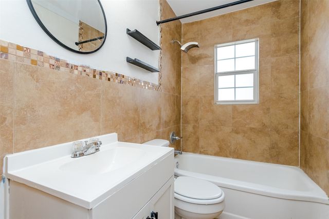 3212 S Llewellyn Avenue, Dallas, TX 75224