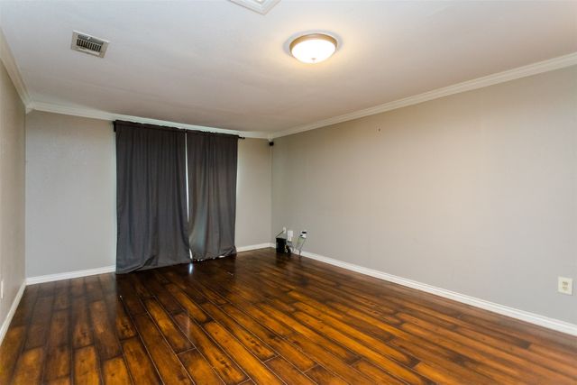 3212 S Llewellyn Avenue, Dallas, TX 75224