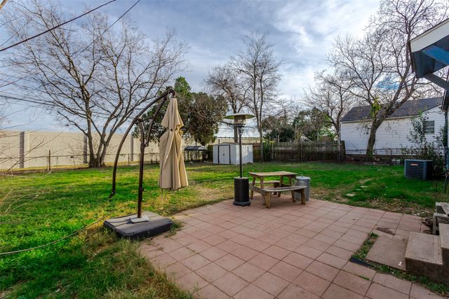 3212 S Llewellyn Avenue, Dallas, TX 75224