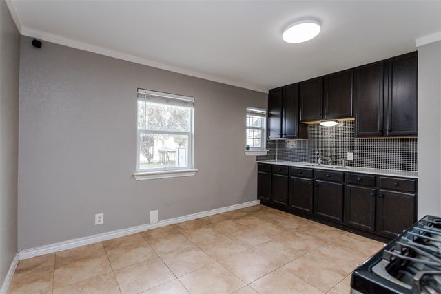 3212 S Llewellyn Avenue, Dallas, TX 75224