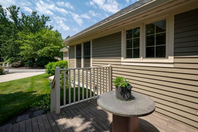 16 Spyglass point Circle, Bedford, NH 03110