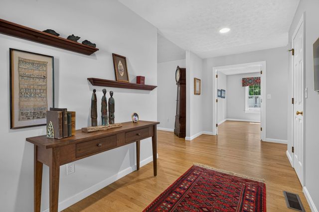 16 Spyglass point Circle, Bedford, NH 03110