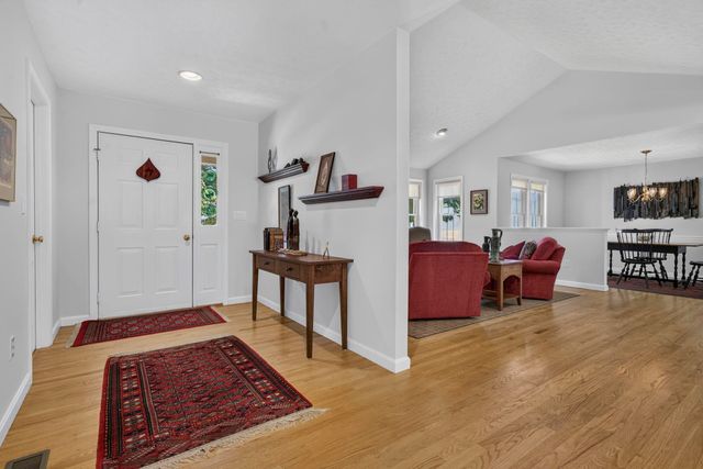 16 Spyglass point Circle, Bedford, NH 03110
