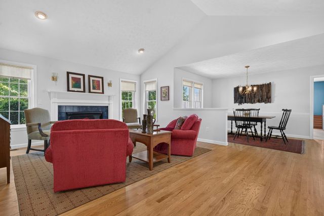16 Spyglass point Circle, Bedford, NH 03110