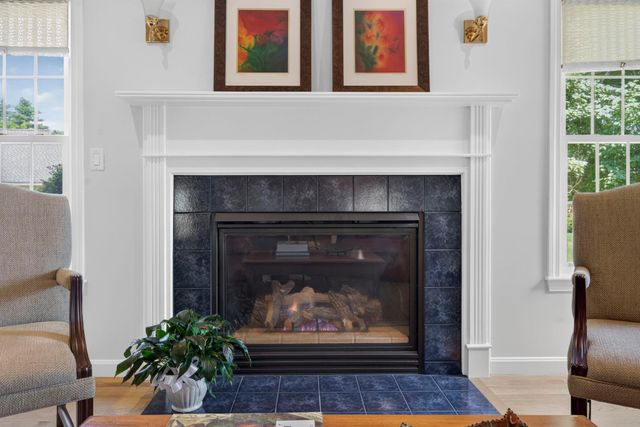 16 Spyglass point Circle, Bedford, NH 03110