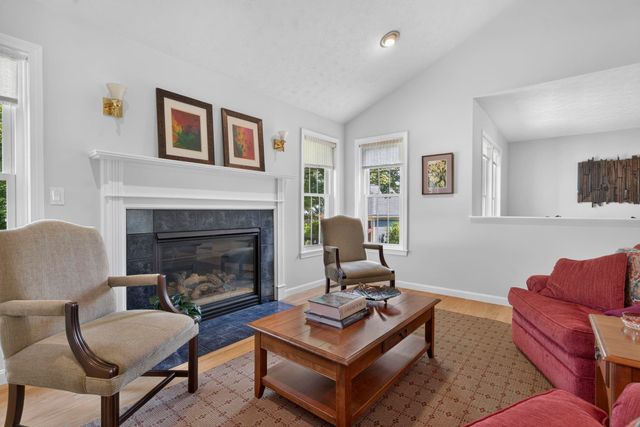 16 Spyglass point Circle, Bedford, NH 03110