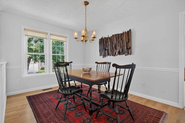 16 Spyglass point Circle, Bedford, NH 03110