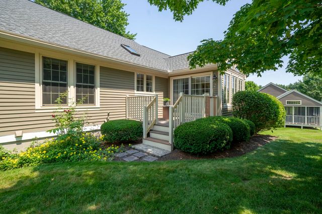 16 Spyglass point Circle, Bedford, NH 03110