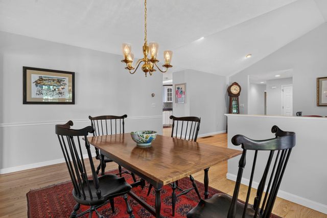 16 Spyglass point Circle, Bedford, NH 03110