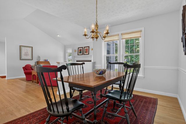 16 Spyglass point Circle, Bedford, NH 03110