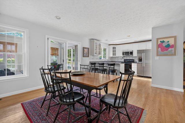 16 Spyglass point Circle, Bedford, NH 03110
