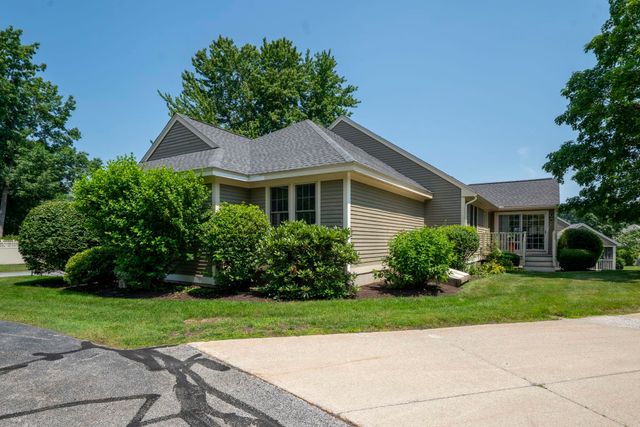16 Spyglass point Circle, Bedford, NH 03110
