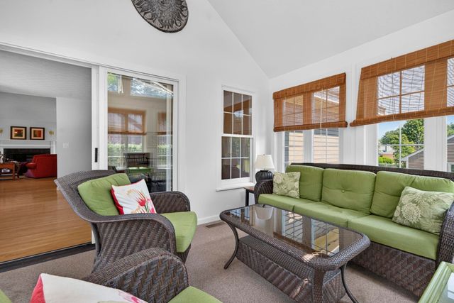 16 Spyglass point Circle, Bedford, NH 03110