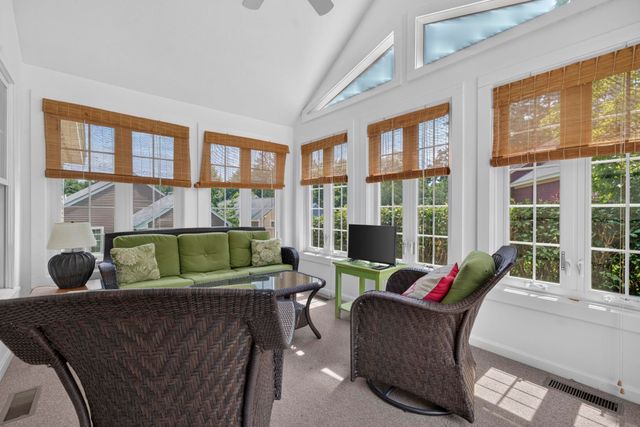 16 Spyglass point Circle, Bedford, NH 03110