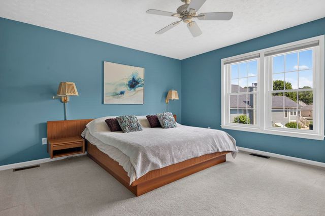 16 Spyglass point Circle, Bedford, NH 03110