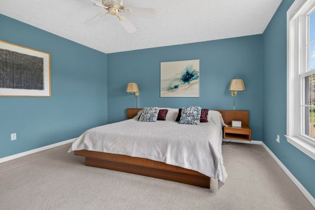 16 Spyglass point Circle, Bedford, NH 03110