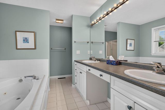 16 Spyglass point Circle, Bedford, NH 03110