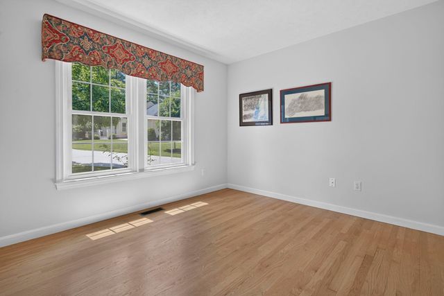 16 Spyglass point Circle, Bedford, NH 03110