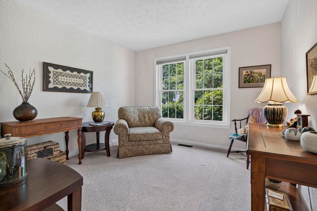 16 Spyglass point Circle, Bedford, NH 03110