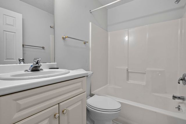 16 Spyglass point Circle, Bedford, NH 03110