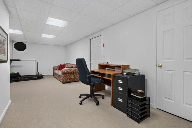 16 Spyglass point Circle, Bedford, NH 03110