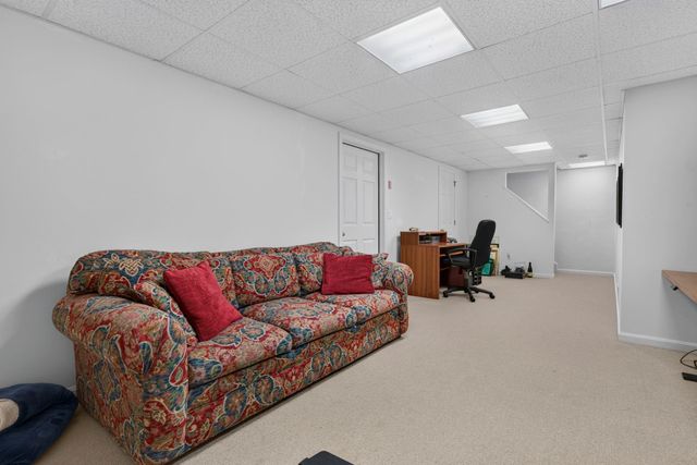 16 Spyglass point Circle, Bedford, NH 03110