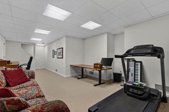 16 Spyglass point Circle, Bedford, NH 03110