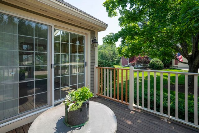 16 Spyglass point Circle, Bedford, NH 03110