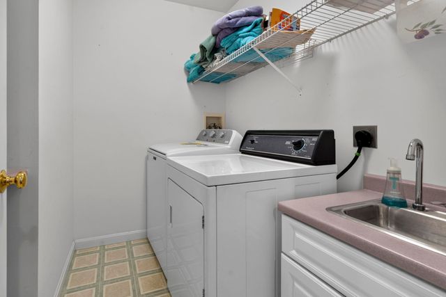 16 Spyglass point Circle, Bedford, NH 03110